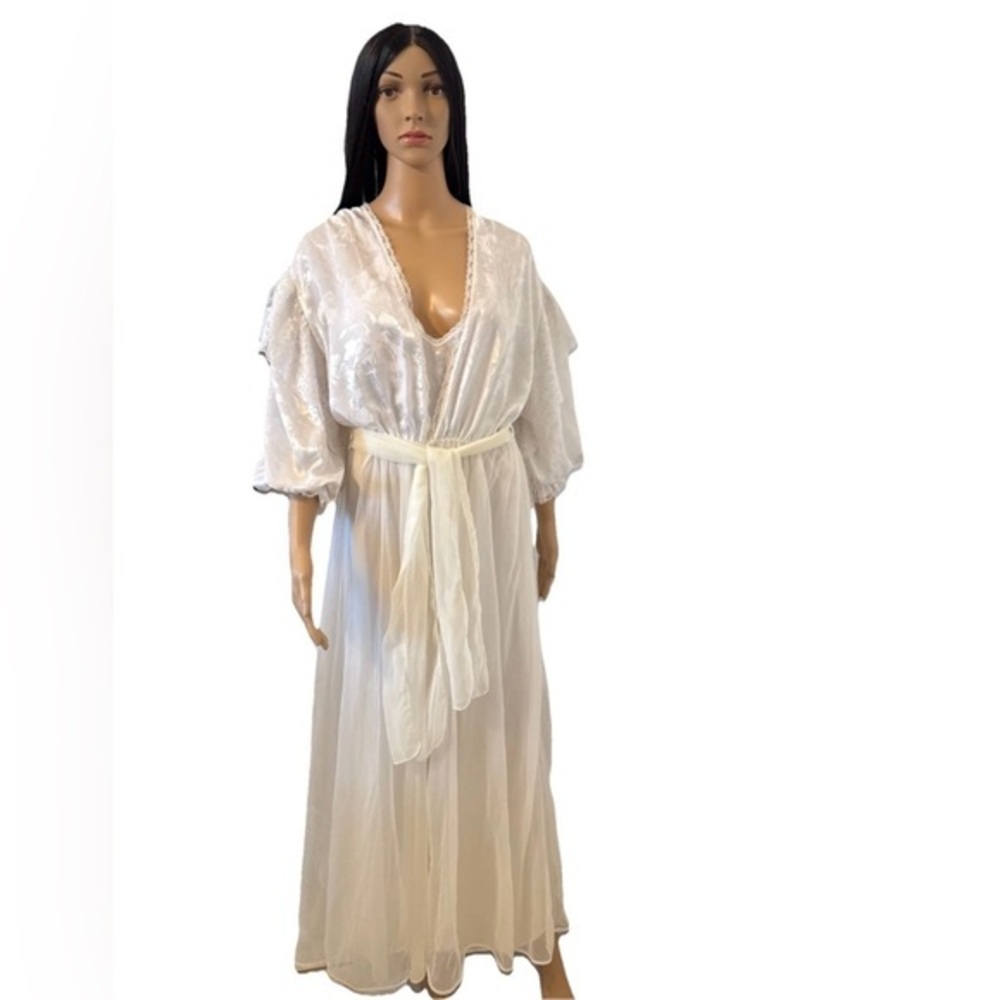 Elegant White Robe with Ruffled Sleeves and Tie Waist vintage